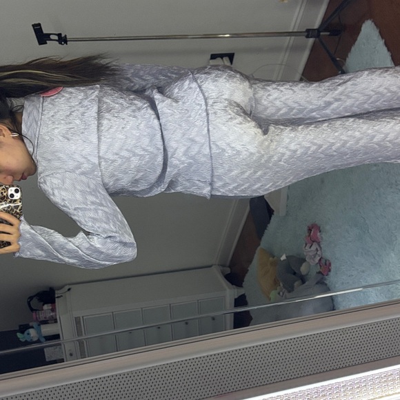 Stylish Set - Picture 3 of 3